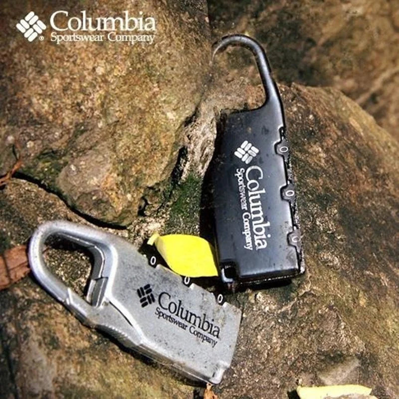 Cadenas à code accroché à la poignée d'un sac de voyage - antivol bagage Valisora