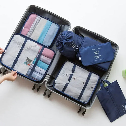 Kit organiseur de valise 7 pièces Bleu Marine rangé dans une valise ouverte